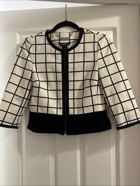 White House Black Market Women's Black/White Windowpane Zip Jacket / 6 Petite